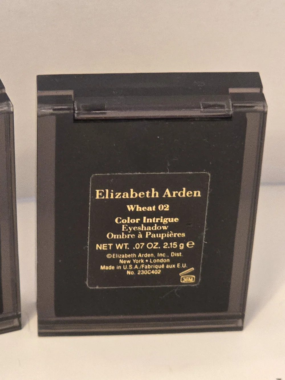Elizabeth Arden Color Intrigue Eyeshadow duo in Lavender and Nude - Picture 3 of 4